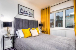 3 Bedroom house - OFFERS ON LONG BOOKINGS - FREE parking & WiFi